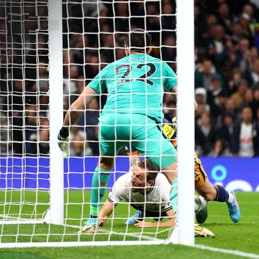 Hugo Lloris tặng quà, Newcastle quật ngã Tottenham ảnh 6