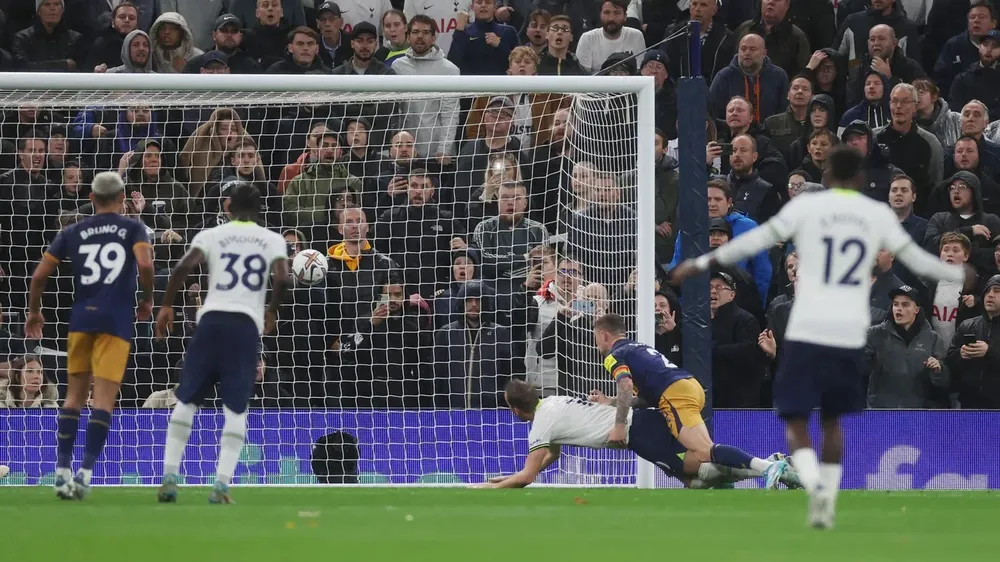 Hugo Lloris tặng quà, Newcastle quật ngã Tottenham ảnh 5