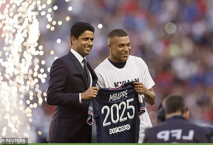 Chủ tịch PSG giới thiệu hợp đồng triển hạn Kylian Mbappe