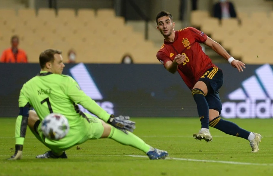  Ferran Torres (TBN) hy vọng sẽ tung lưới thủ thành Đức Manuel Neuer ở World Cup