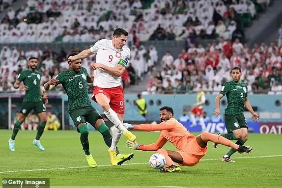 Ba Lan – Saudi Arabia 2-0: Lewandowski và Szczesny tỏa sáng ảnh 5