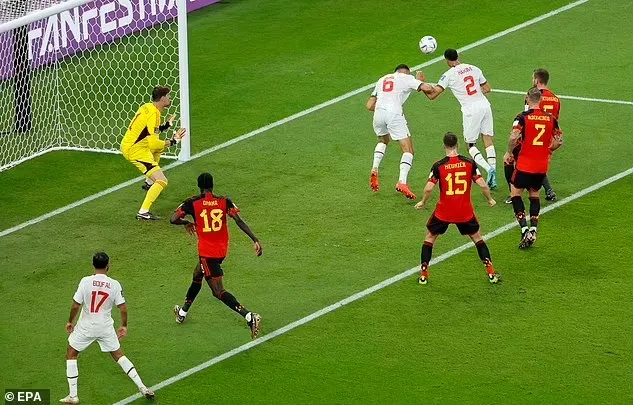 BỈ - MOROCCO 0-2: Courtois tặng quà, tuyển Bỉ ngã gục trước Hakim Ziyech ảnh 1