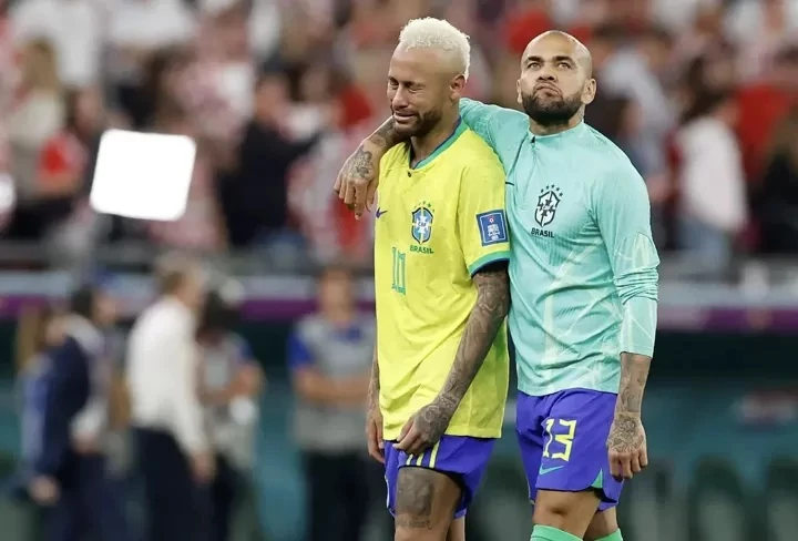 Neymar bật khóc sau khi Brazil bị loại