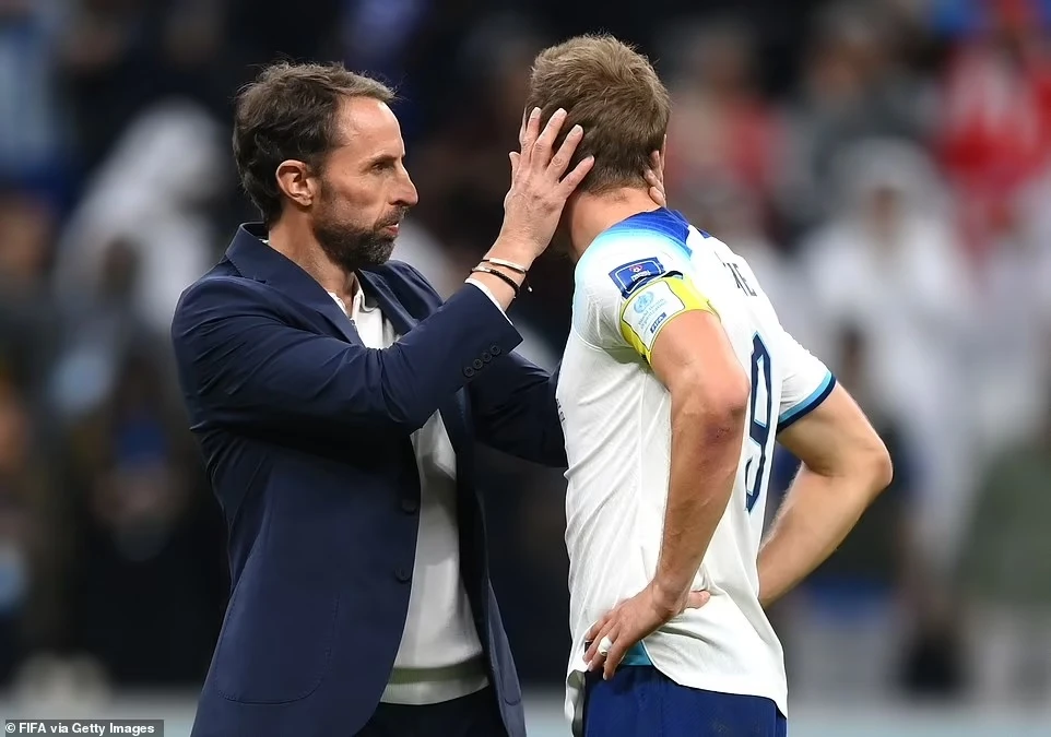 Gareth Southgate an ủi Harry Kane