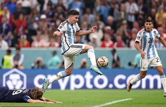 Argentina – Croatia 3-0: Đòn phản công độc địa Julian Alvarez và dấu ấn của Leo Messi giúp Argentina vào chung kết ảnh 4