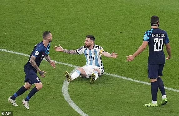 Argentina – Croatia 3-0: Đòn phản công độc địa Julian Alvarez và dấu ấn của Leo Messi giúp Argentina vào chung kết ảnh 1