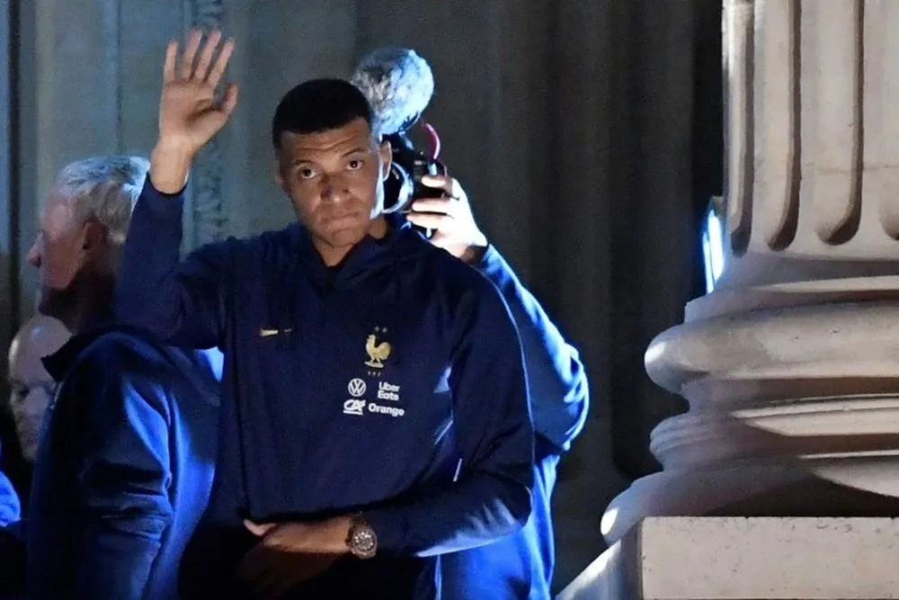Mbappe đã trở lại tập luyện cùng PSG