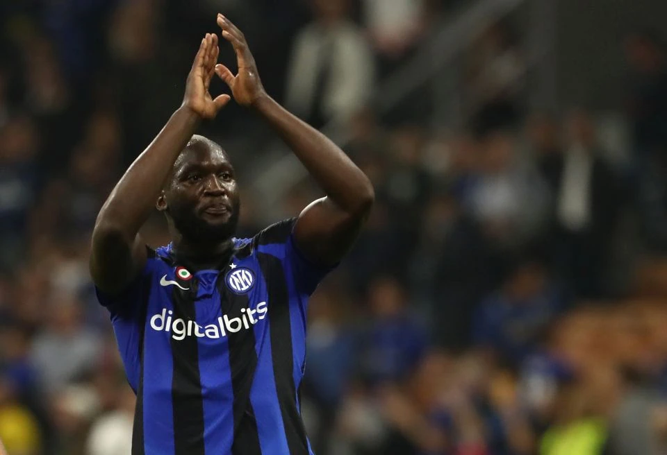 Romelu Lukaku quyết đánh bại Napoli