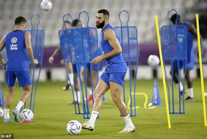 Benzema trong trại huấn luyện của tuyển Pháp