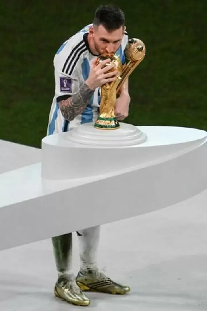 Messi lên đỉnh vinh quang