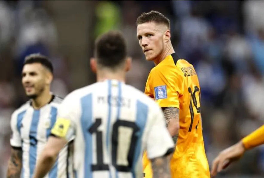 Câu nói ‘Qué miras bobo’ (Nhìn gì vậy, đồ ngốc) là điều Messi cũng không tự hào lắm