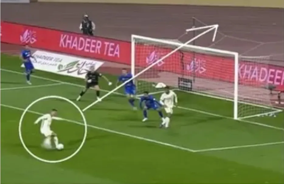 Một pha bỏ lỡ đáng tiếc của Ronaldo