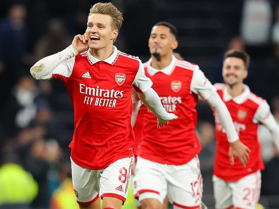 Máy tính dự đoán Arsenal sẽ thắng giải với điểm số cách biệt Man City