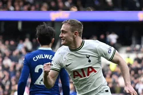 Cầu thủ trưởng thành từ học viện, Oliver Skipp lần đầu tiên ghi bàn cho Tottenham 