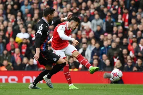 Martinelli mở tỷ số trận đầu