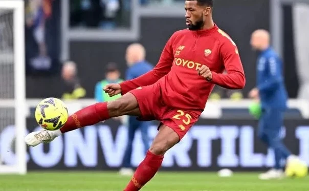 Georginio Wijnaldum đang chơi cho AS Roma theo hợp đồng cho mượn