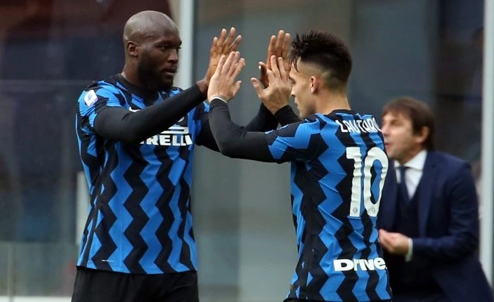 Romelu Lukaku (trái) và Lautaro Martinez 