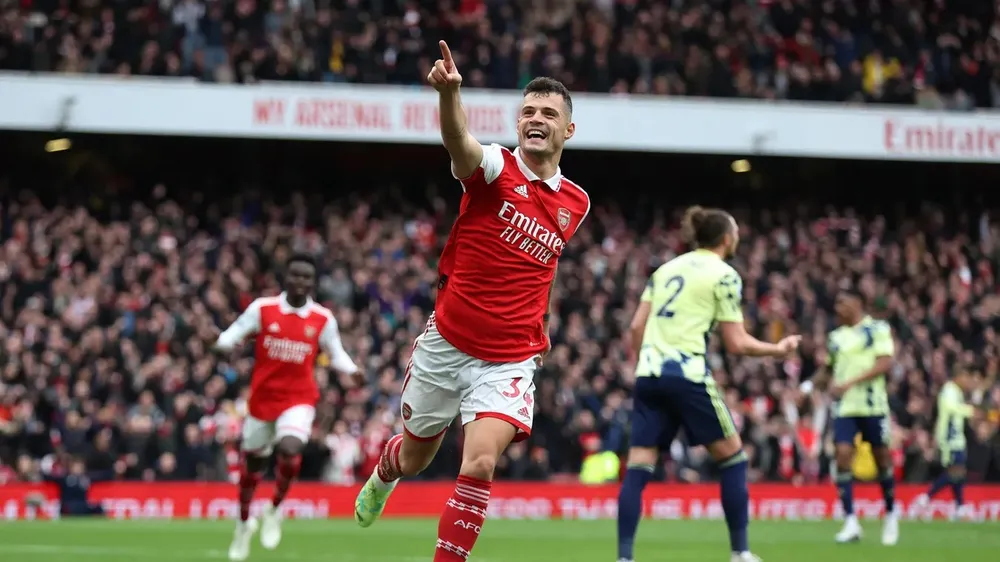 Granit Xhaka ấn định tỷ số phút 84 từ đường chuyền của Odegaard