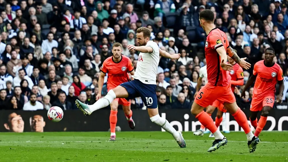 Harry Kane ghim quả bóng vào góc lưới