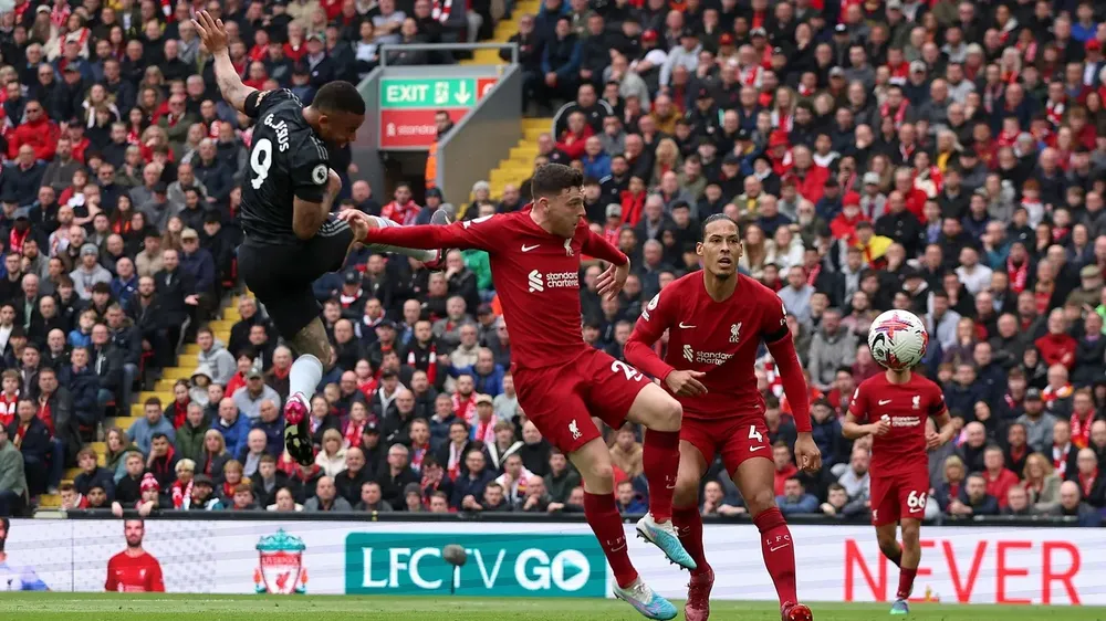 Jesus đánh đầu nhân đôi cách biệt