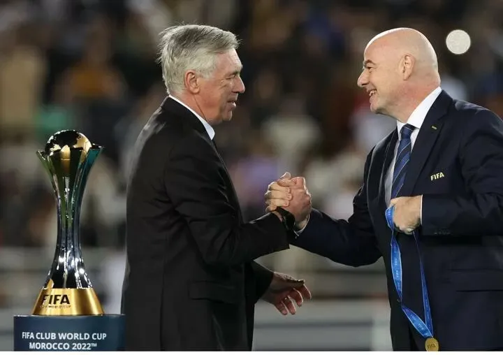 HLV Carlo Ancelotti nhận giải Club World Cup 2022 HLV Carlo Ancelotti nhận giải Club World Cup 2022