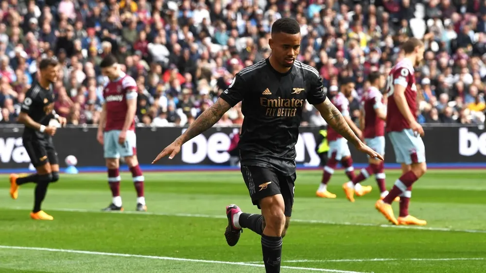 Gabriel Jesus ăn mừng bàn thắng