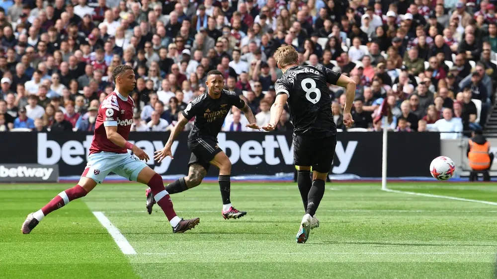 Odegaard nhân đôi cách biệt