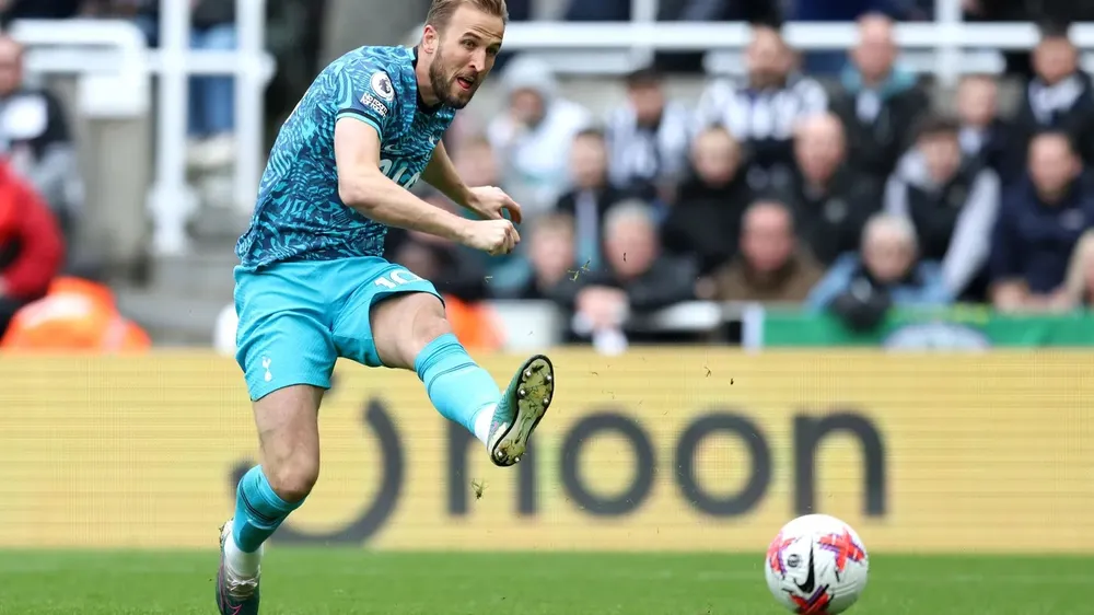 Harry Kane thu ngắn cách biệt đầu hiệp 2