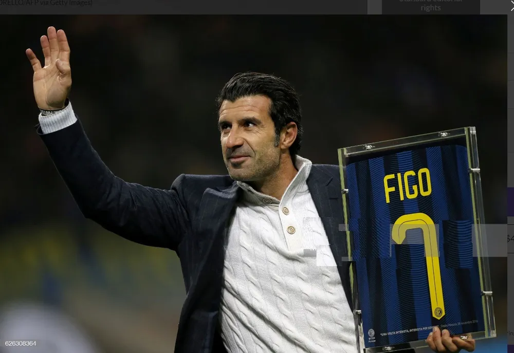 Luis Figo với chiếc áo số 7 huyền thoại ở Inter