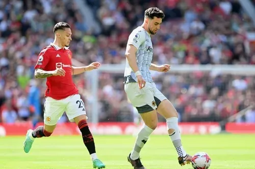 Antony (trái) chơi rất hay trên hàng tấn công