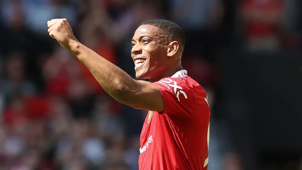 Anthony Martial ăn mừng bàn thắng