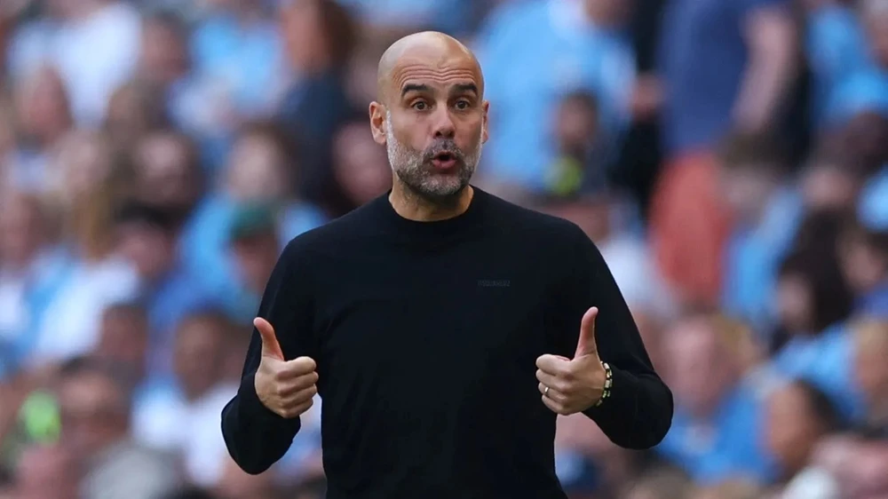 Pep Guardiola trong ngày đăng quang ở sân Etihad 