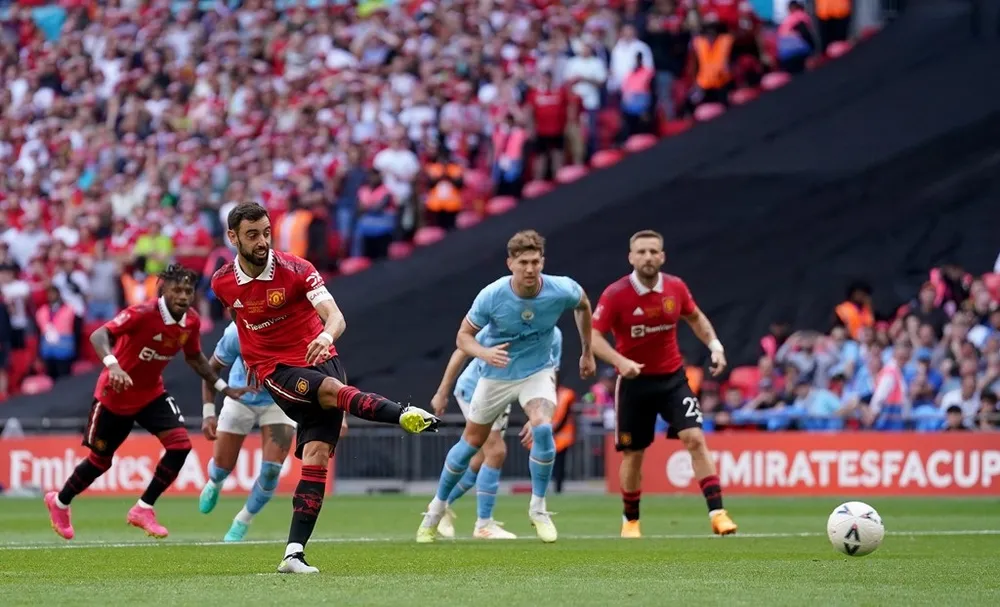 Bruno Fernandez sút thắng quả 11m