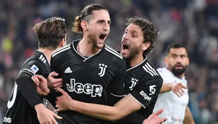 Adrien Rabiot (giữa) sắp sửa gia hạn hợp đồng với Juventus