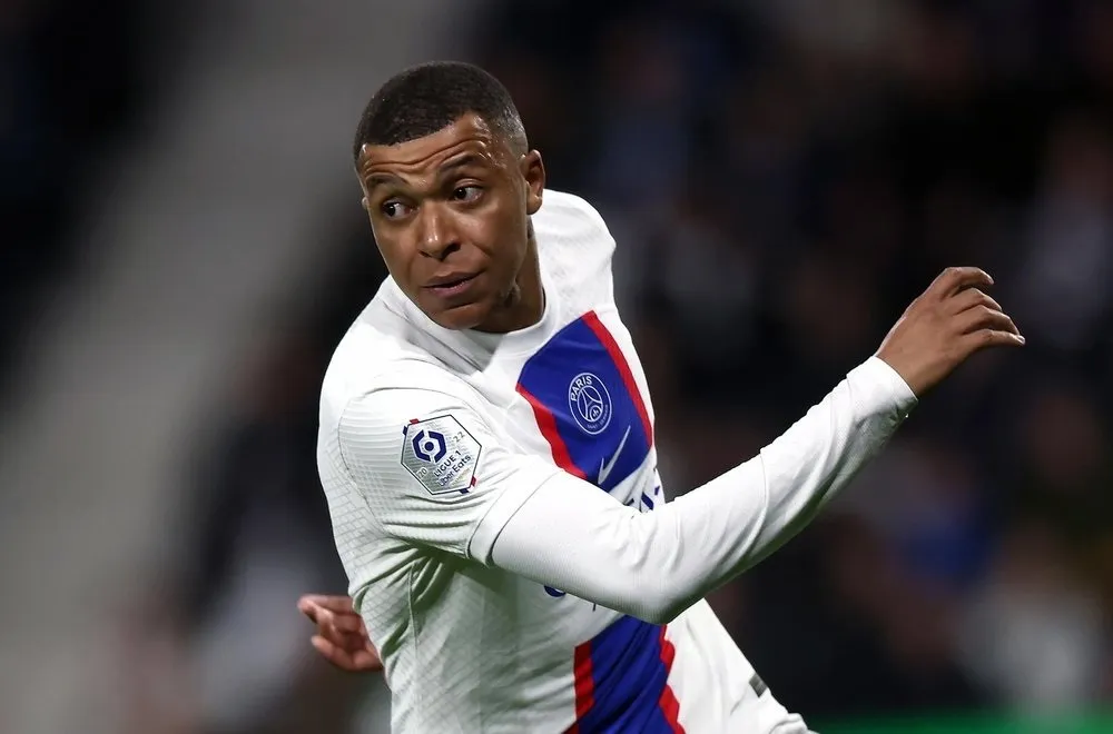 Kylian Mbappe muốn ra đi tự do vào