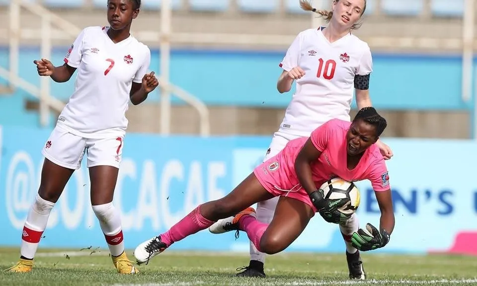 Thủ thành Kerly Theus của Haiti