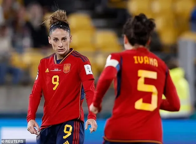 Esther Gonzalez (9) ghi bàn thứ 3 cho Tây Ban Nha