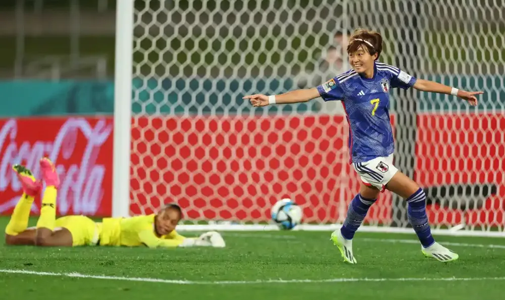 Hinata Miyazawa ăn mừng bàn mở tỷ số Hinata Miyazawa ăn mừng bàn mở tỷ số