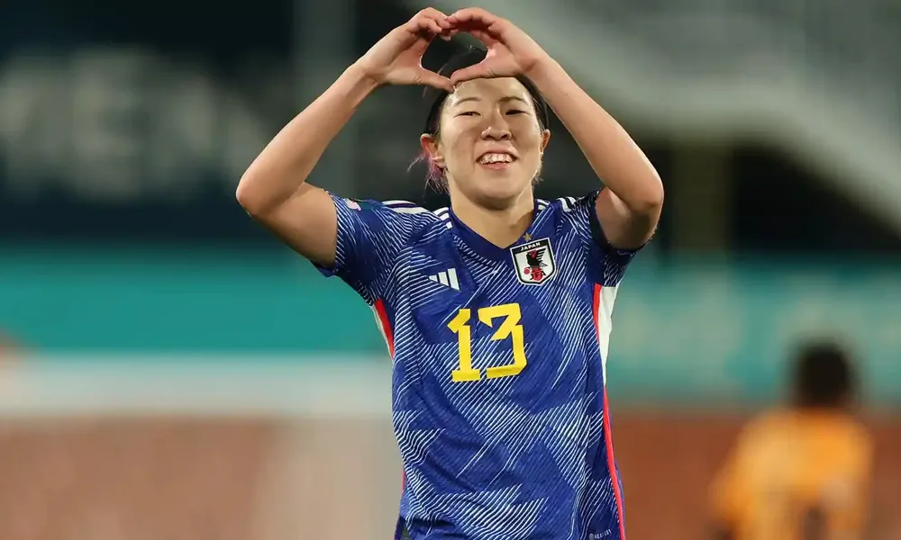 Jun Endo hoàn thành nhiệm vụ con bài chiến thuật của HLV Futoshi Ikeda Jun Endo hoàn thành nhiệm vụ con bài chiến thuật của HLV Futoshi Ikeda