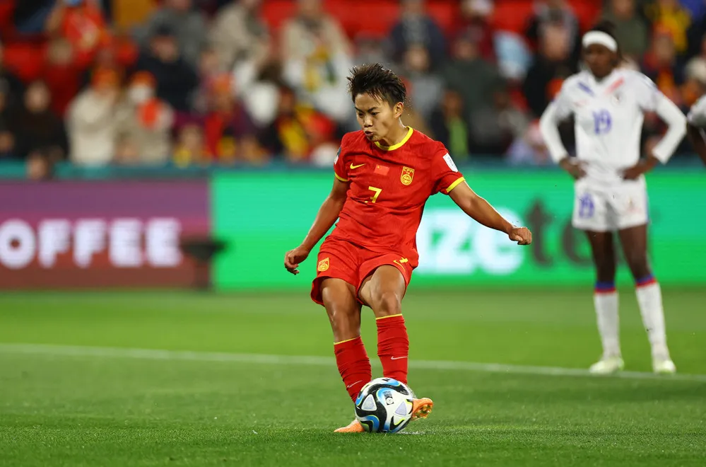 Wang Shuang sút thắng quả 11m