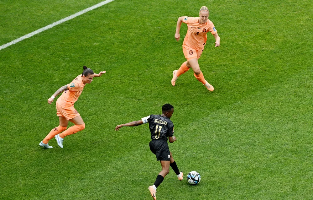 Thembi Kgatlana là mũi nhọn nguy hiểm nhất của Nam Phi với tốc độ cực nhanh