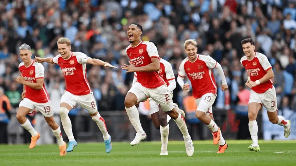 Các cầu thủ Arsenal ăn mừng chiến thắng Các cầu thủ Arsenal ăn mừng chiến thắng