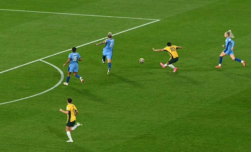 Màn độc diễn của Sam Kerr với cú sút tuyệt đẹp ngoài khu cấm