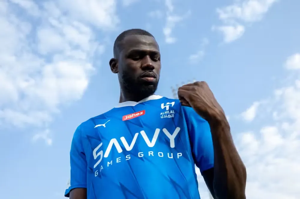 Koulibaly trong màu áo Al-Hilal Koulibaly trong màu áo Al-Hilal