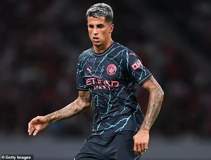 Joao Cancelo đã sẵn sàng gia nhập Barcelona