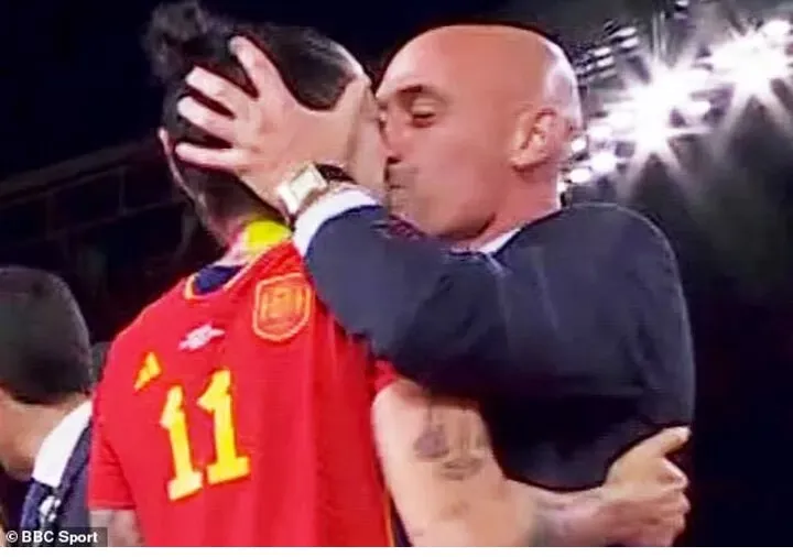 Rubiales đã bịa đặt khi nói rằng đã xin phép được hôn Hermoso Rubiales đã bịa đặt khi nói rằng đã xin phép được hôn Hermoso