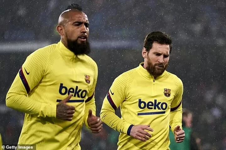 Arturo Vidal và Leo Messi trong màu áo Barcelona