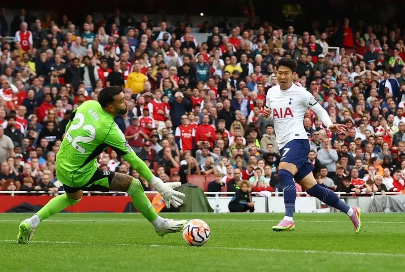 Son hoàn tất pha dọn cỗ của Maddison để gỡ hòa 2-2