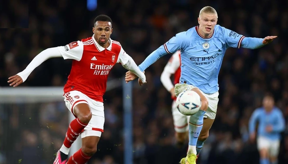 Trung vệ Gabriel (Arsenal) sẽ phải kèm chặt Erling Haaland (Man City)