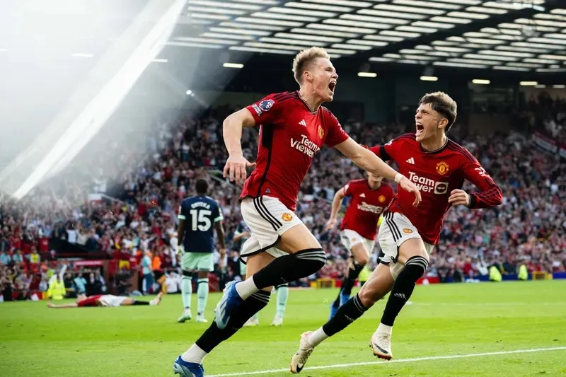 McTominay và Garnacho ăn mừng chiến thắng